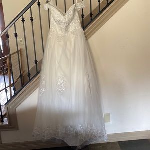 NEW Wedding Dress Size 14 Bridal Ball Gown off the shoulder sequins 10 12